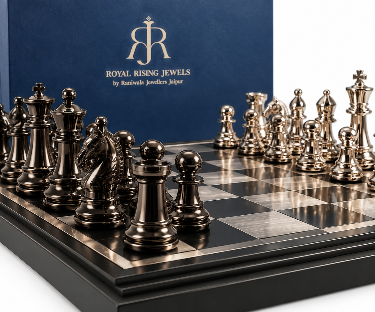 Izzhaar The Monarch Chess Collection