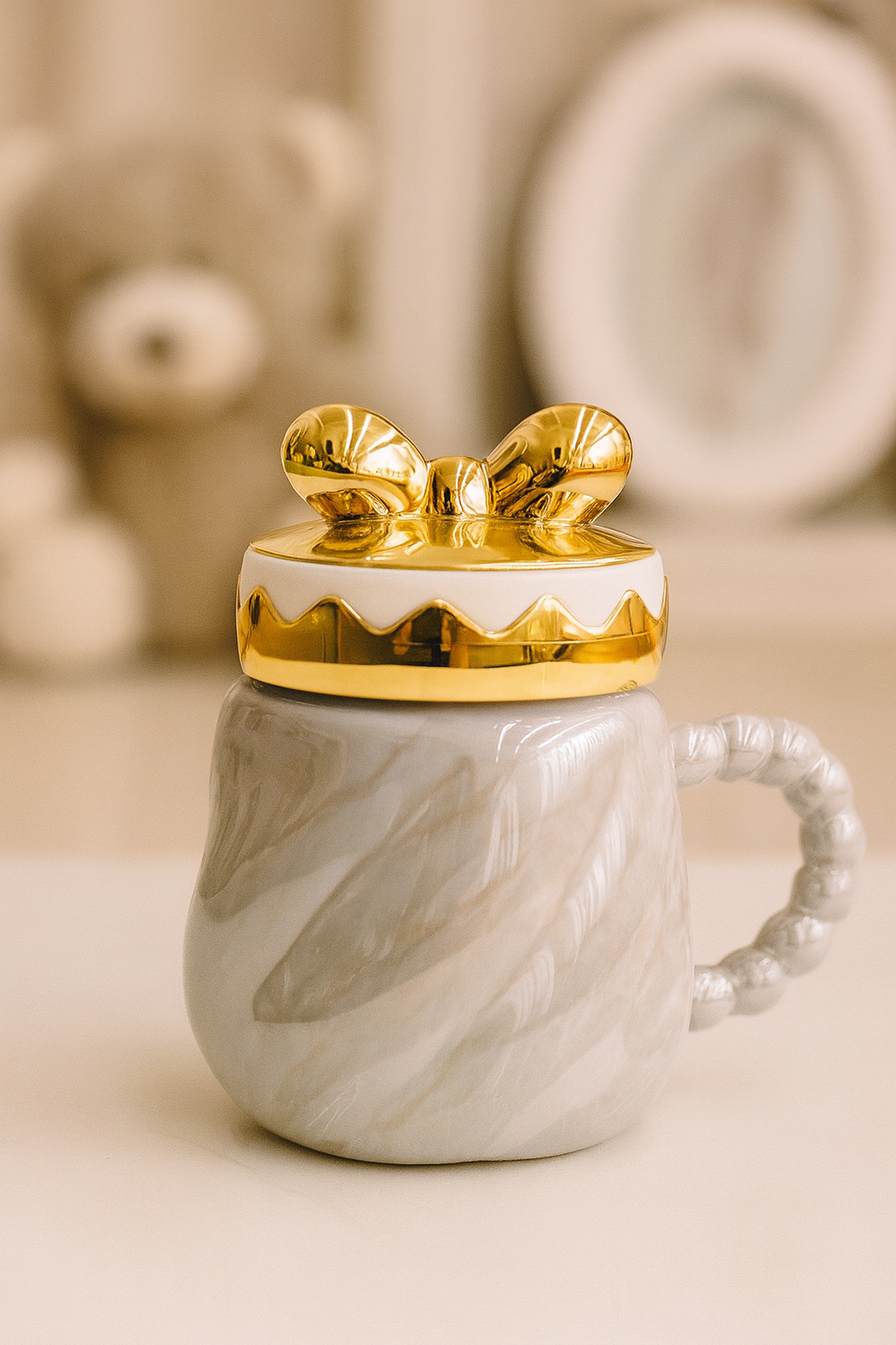 Izzhaar “Royal Glaze Mug” with Golden Bow Lid