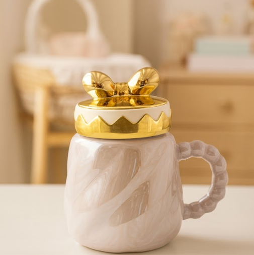 Izzhaar “Royal Glaze Mug” with Golden Bow Lid