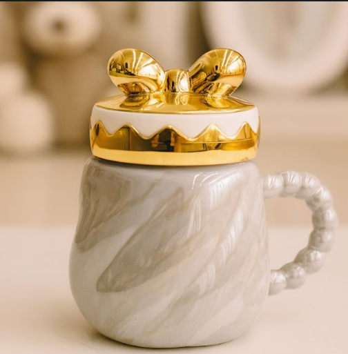 Izzhaar “Royal Glaze Mug” with Golden Bow Lid