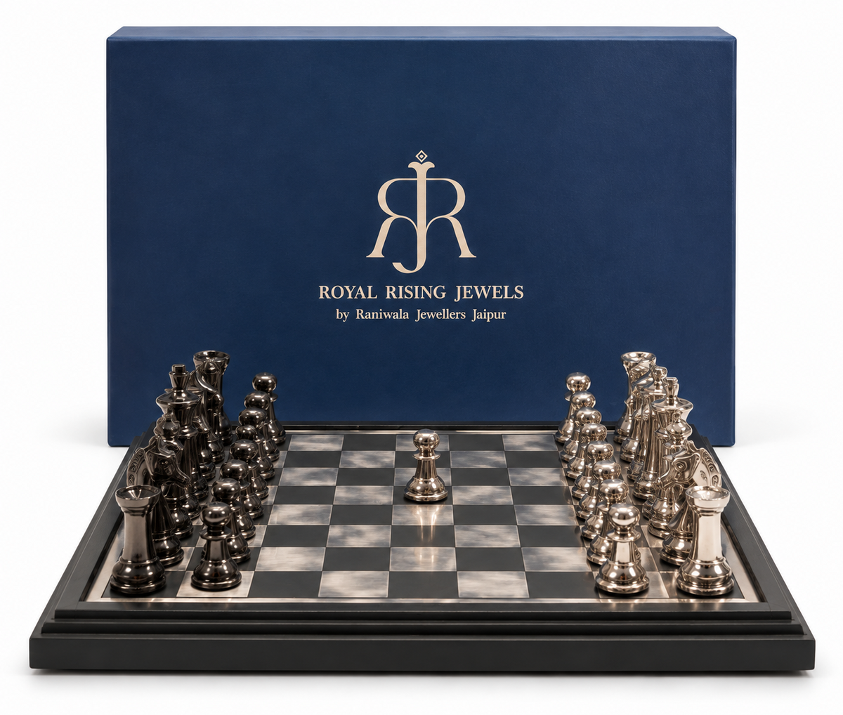 Izzhaar The Monarch Chess Collection