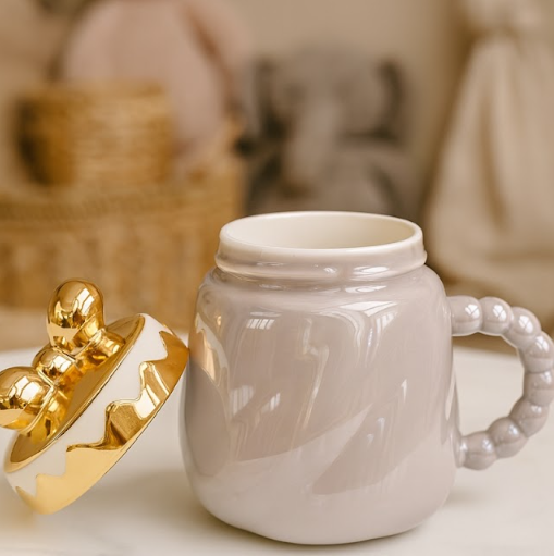 Izzhaar “Royal Glaze Mug” with Golden Bow Lid